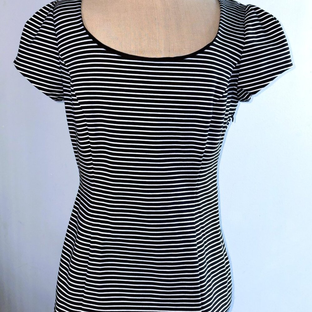 White House Black Market Top 8 Black & White Striped Puffed Short Sleeves